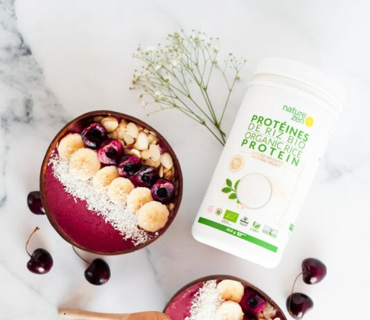 단백질 섭취량, 근력 운동 전후 어떻게 챙겨야 할까? a couple of bowls of food on a table