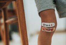 “운동만 하면 무릎이 아파요”…무릎이 말하는 ‘근력 불균형’의 신호 person wearing orange and white cat tattoo